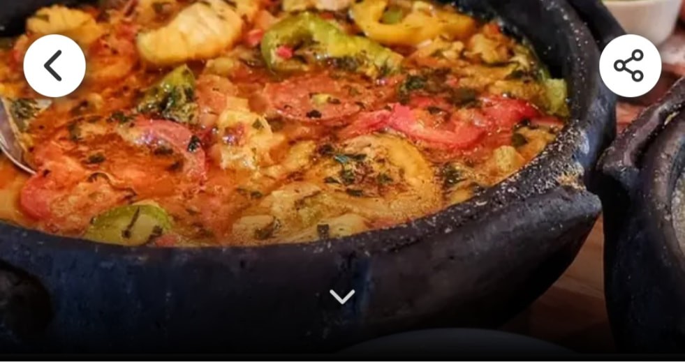 Moqueca Filé de Cação e Camarão p/2 pessoas Arroz + Pirão + Farofa de Dendê